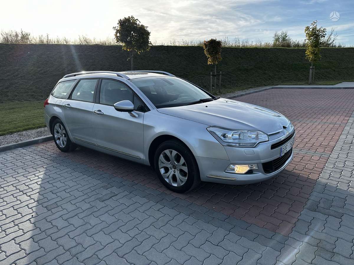 Citroen C5 2010 — rear view