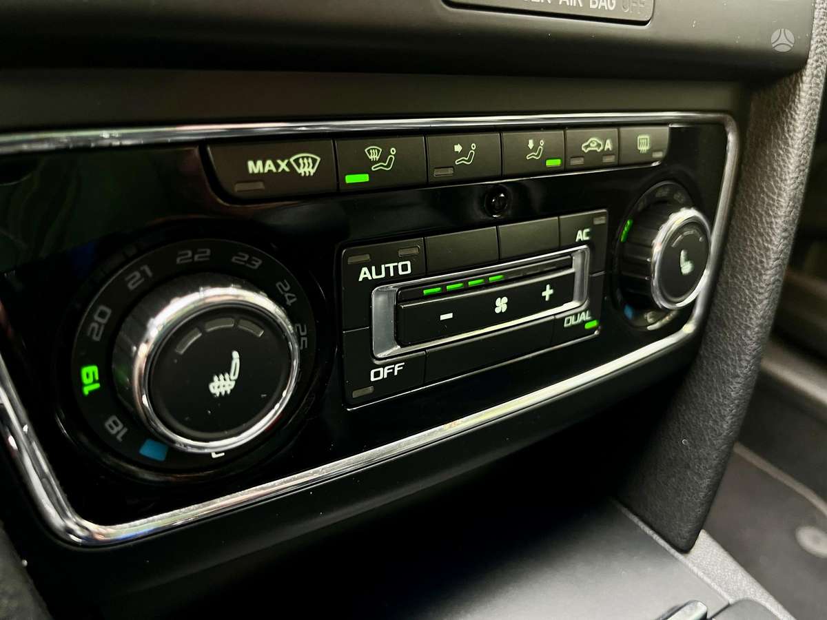 Skoda Superb 2012 — photo 12