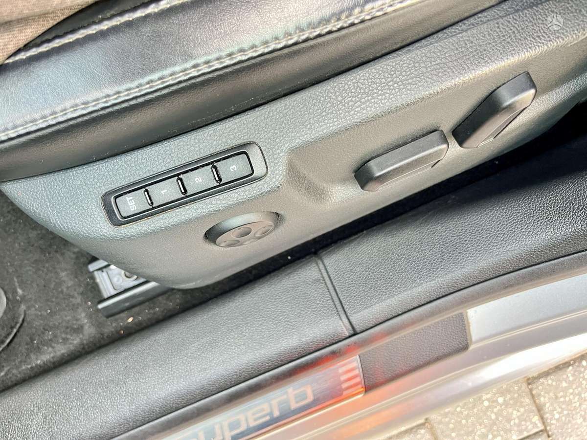 Skoda Superb 2012 — photo 13