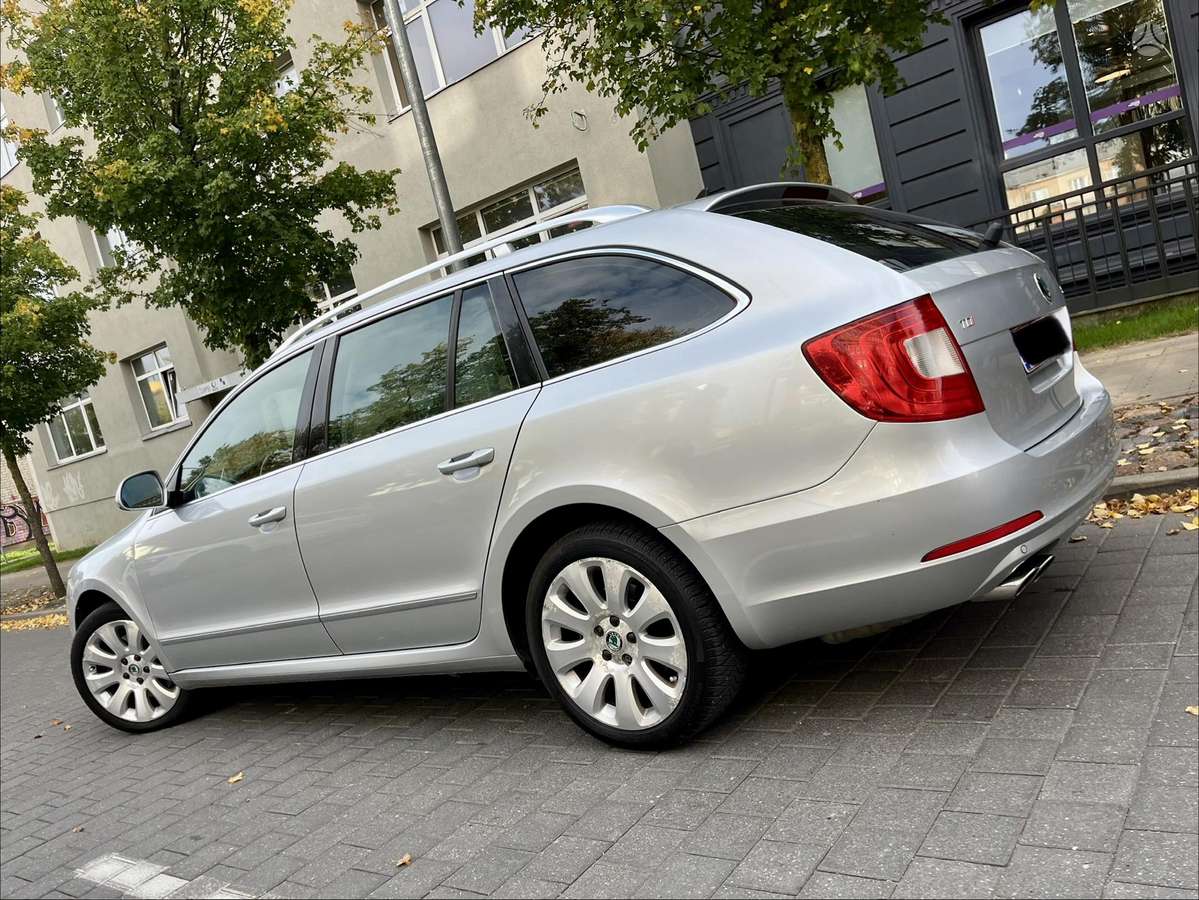 Skoda Superb 2012 — photo 5