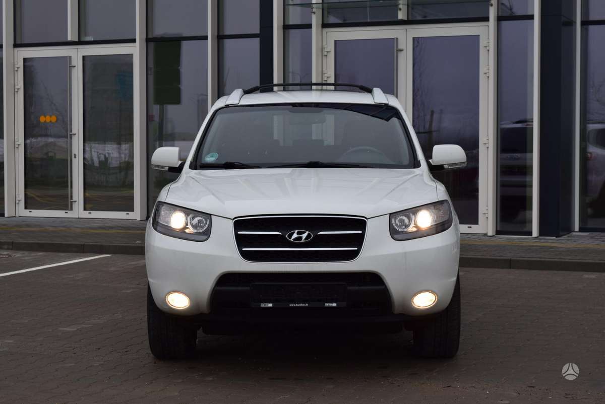 Hyundai Santa 2009 — rear view
