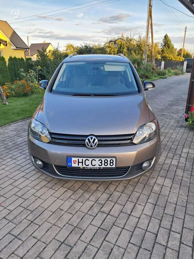 Volkswagen Golf 2011 — rear view