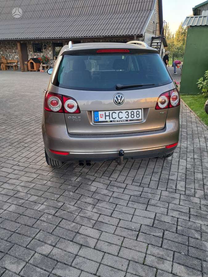 Volkswagen Golf 2011 — engine 1390 cm³, 122 HP (90kW)