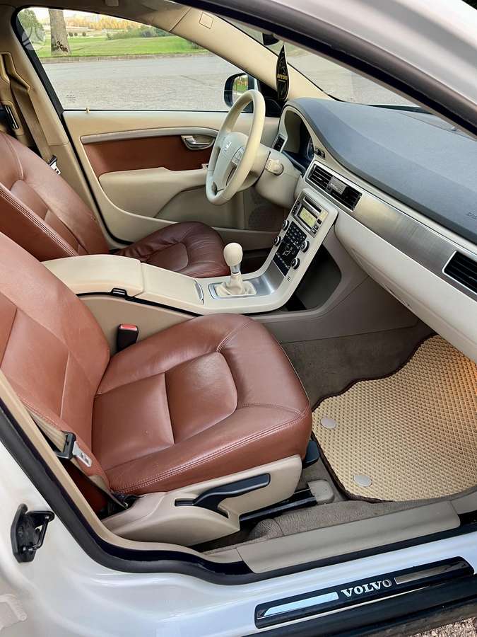 Volvo V70 2009 — photo 10