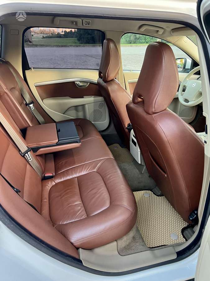 Volvo V70 2009 — photo 11