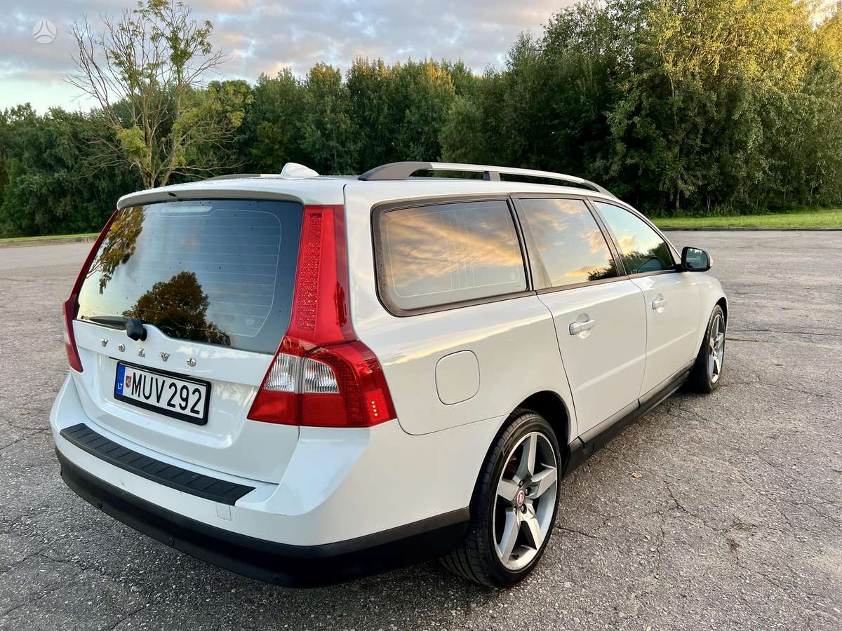 Volvo V70 2009 — photo 6