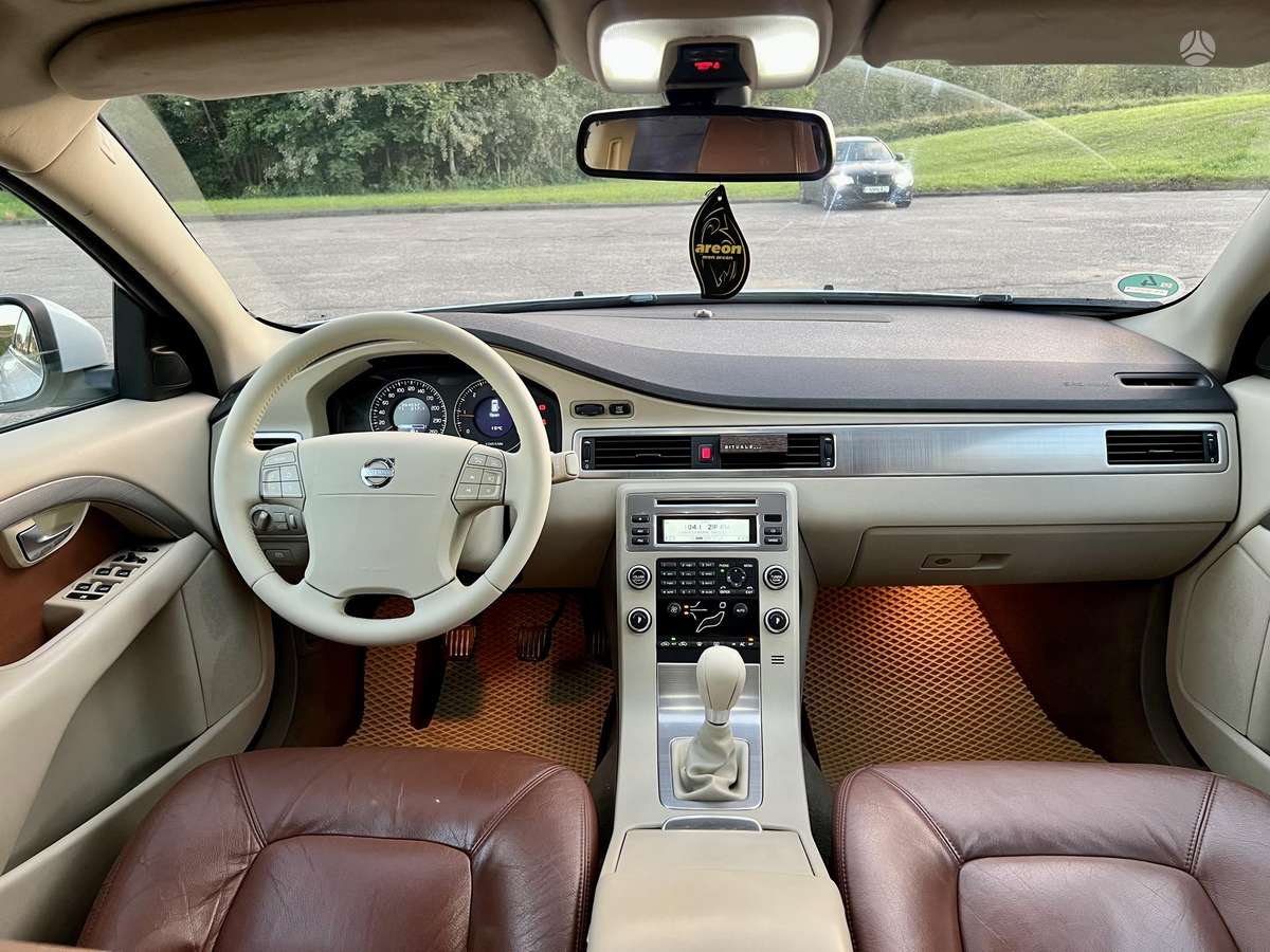 Volvo V70 2009 — photo 8