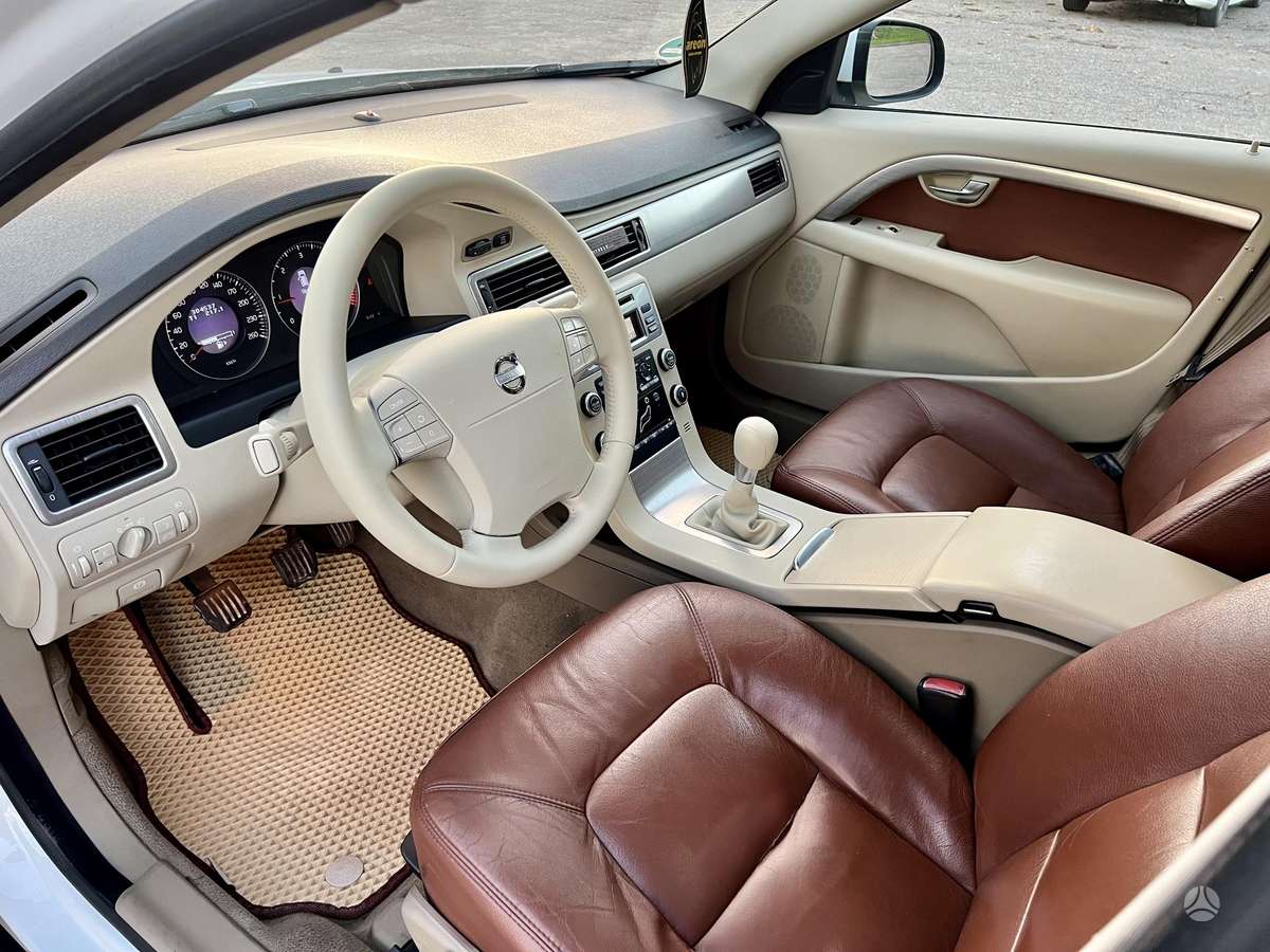 Volvo V70 2009 — photo 9