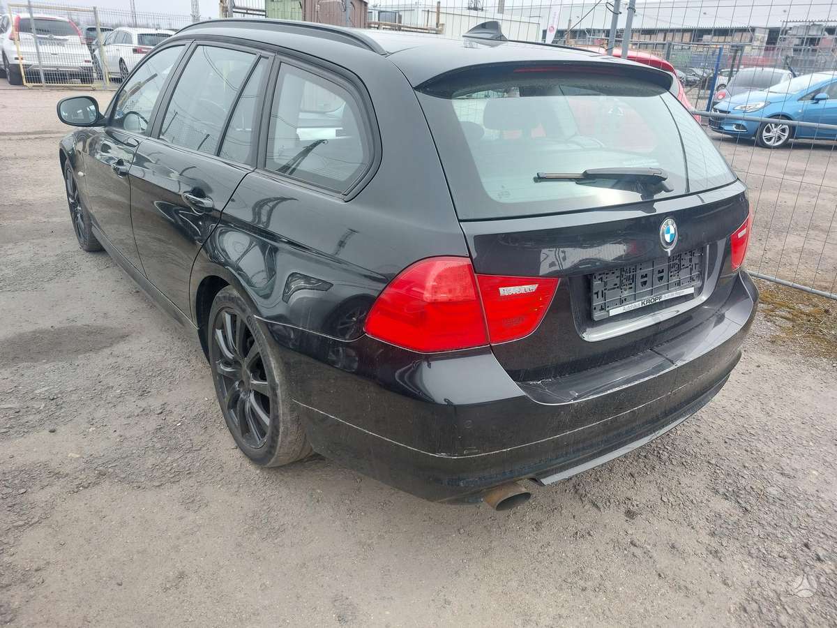 BMW 320 2011 — engine 1995 cm³, 143 HP (105kW)