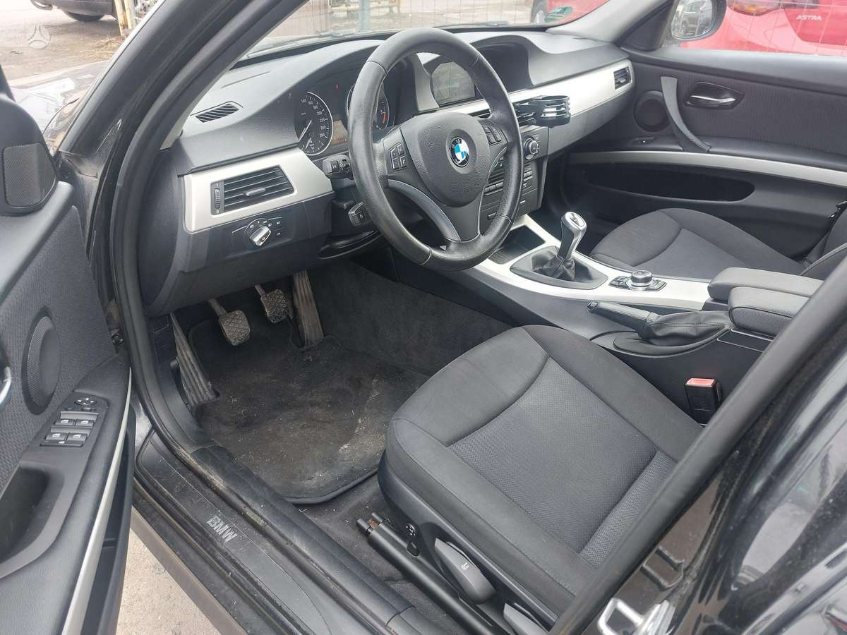 BMW 320 2011 — photo 6