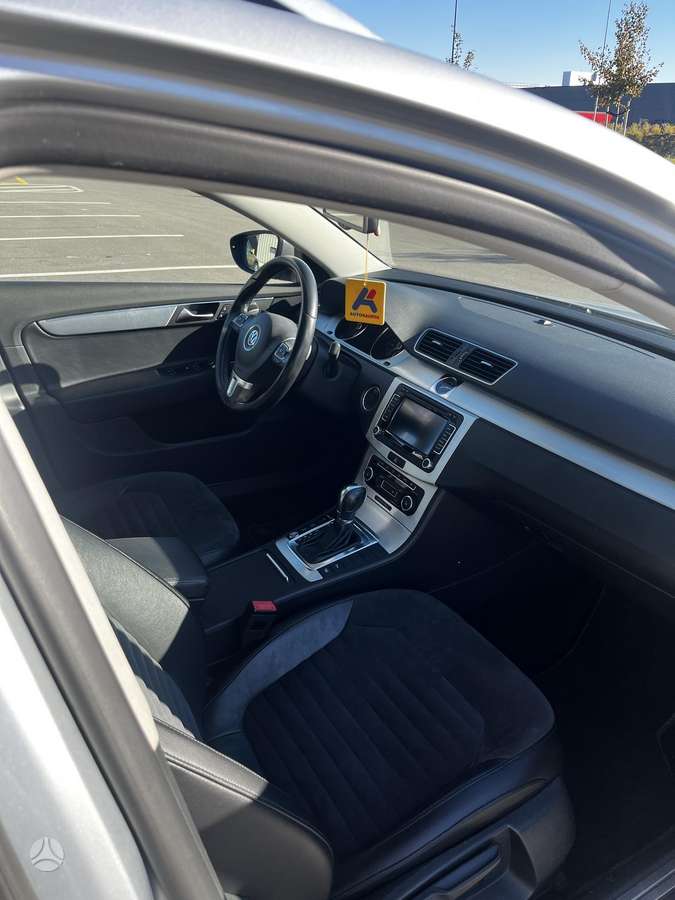 Volkswagen Passat 2012 — engine 1798 cm³, 160 HP (118kW)