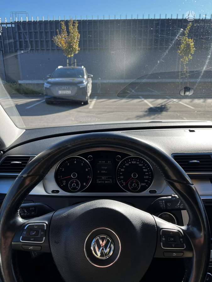 Volkswagen Passat 2012 — photo 7