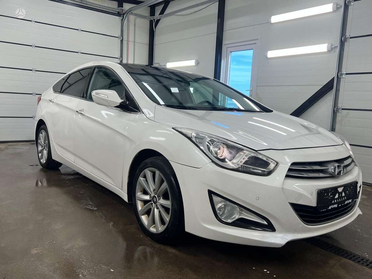 Hyundai i40 2012 — engine 1685 cm³, 140 HP (103kW)