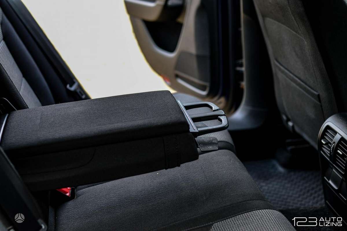Volkswagen Passat 2011 — photo 10
