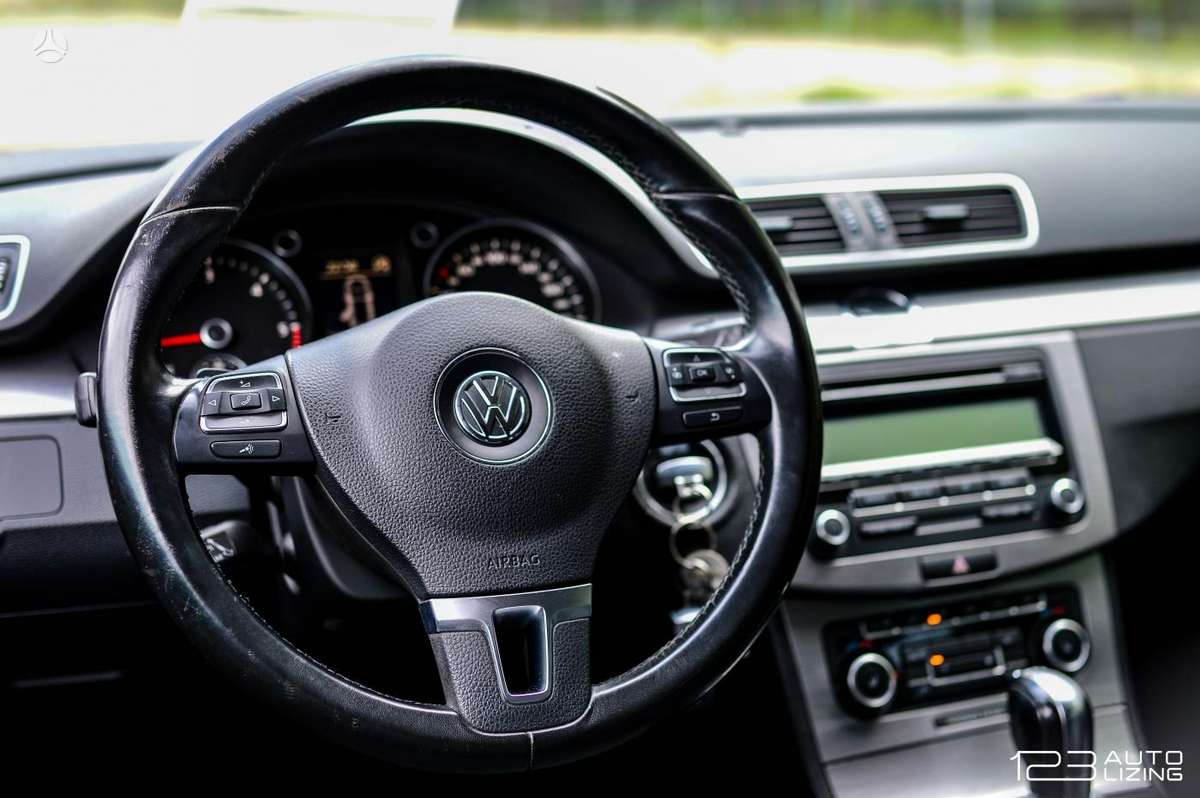 Volkswagen Passat 2011 — photo 14