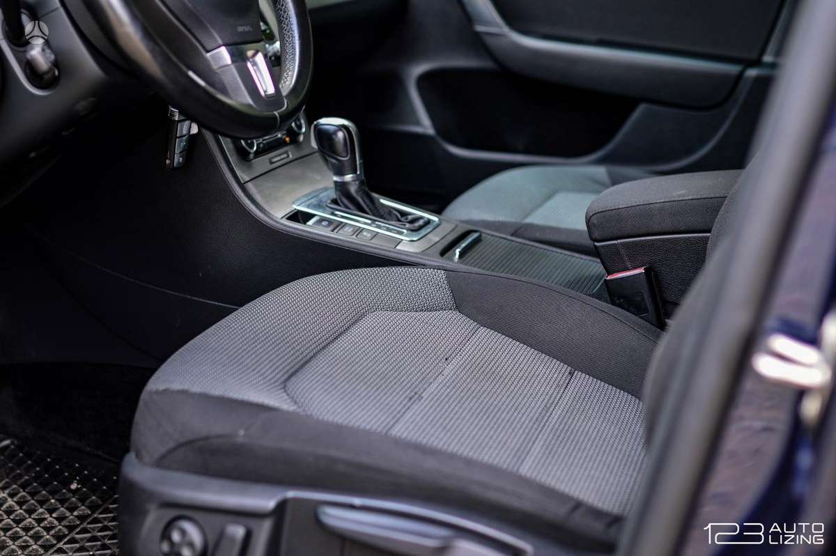 Volkswagen Passat 2011 — photo 15