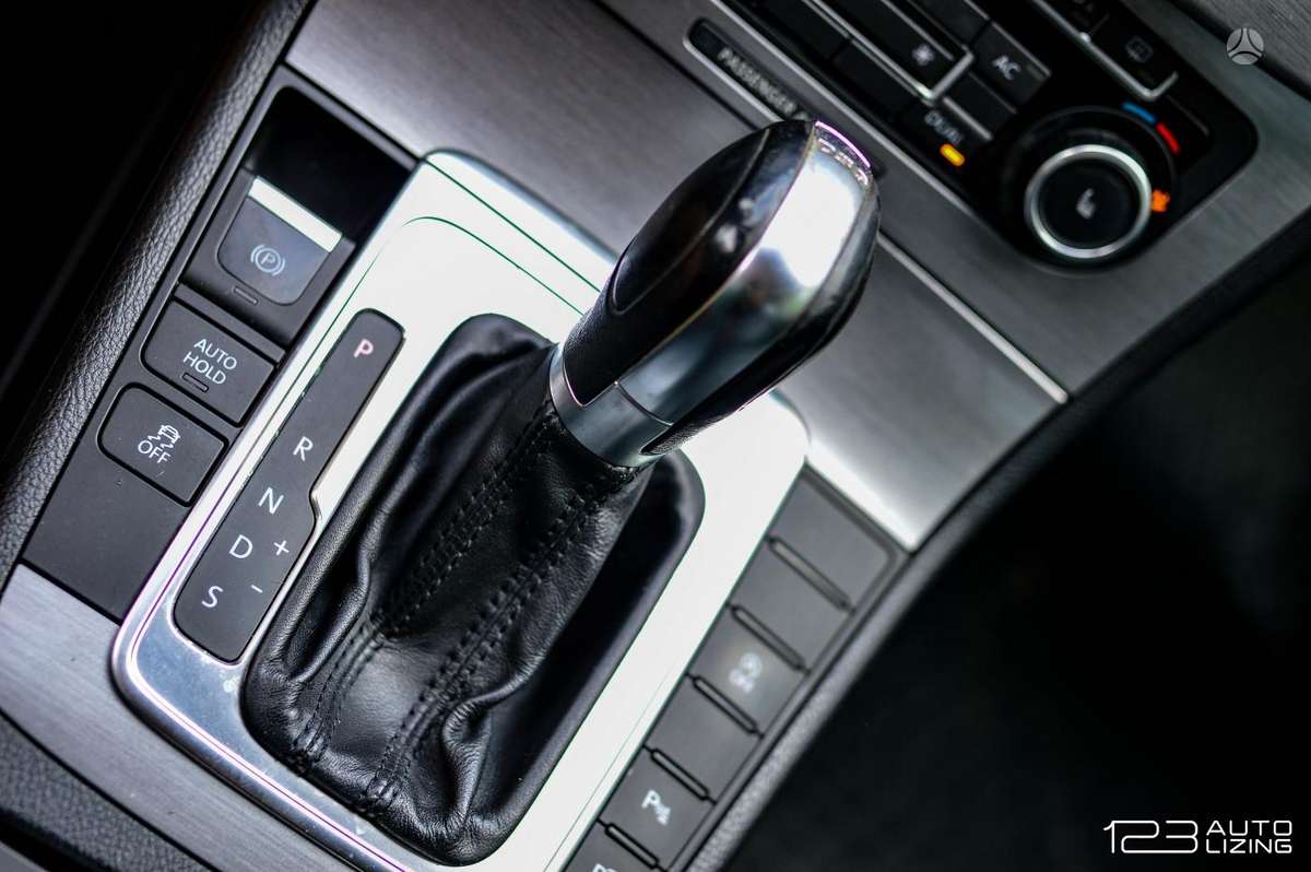 Volkswagen Passat 2011 — photo 16