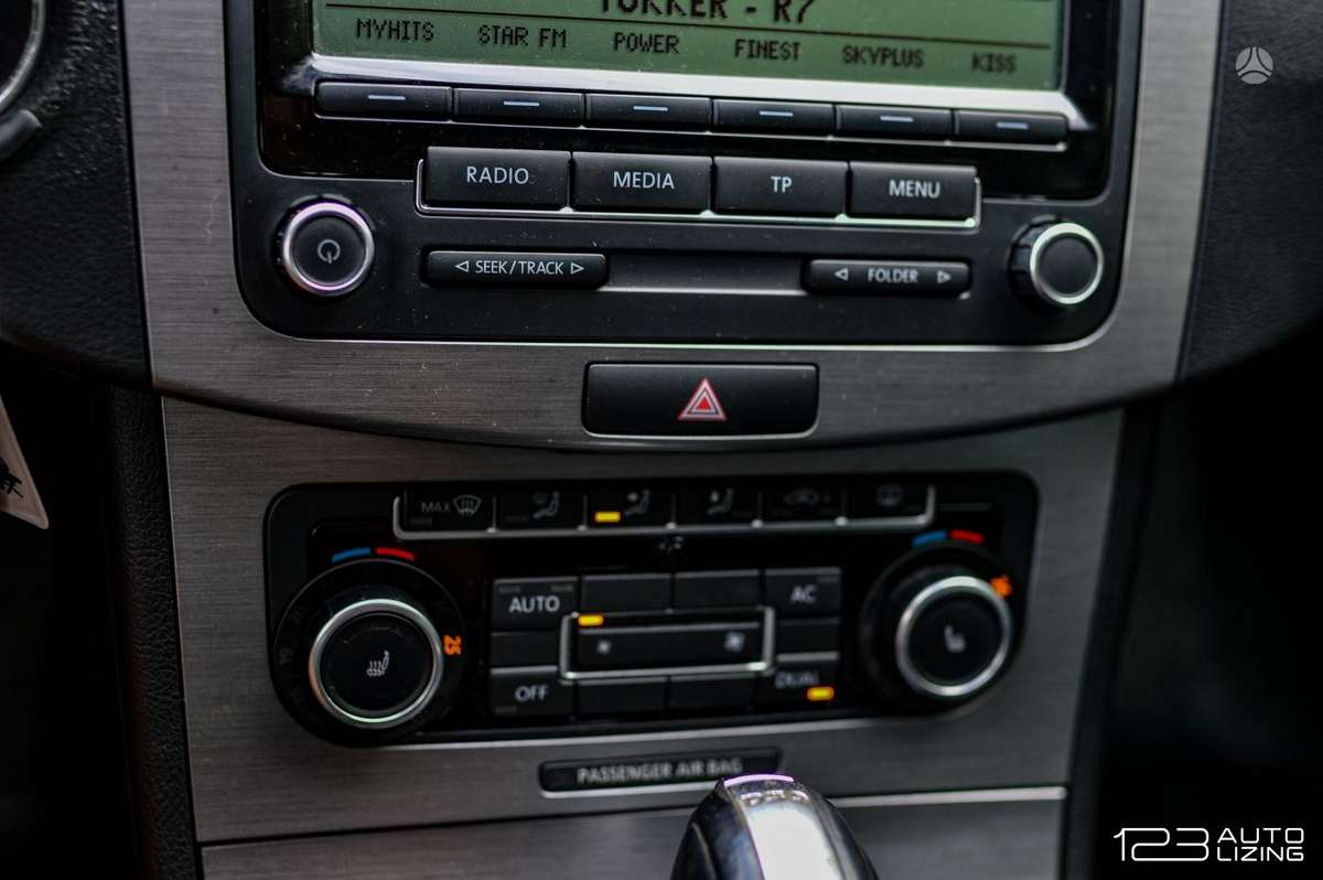 Volkswagen Passat 2011 — photo 17