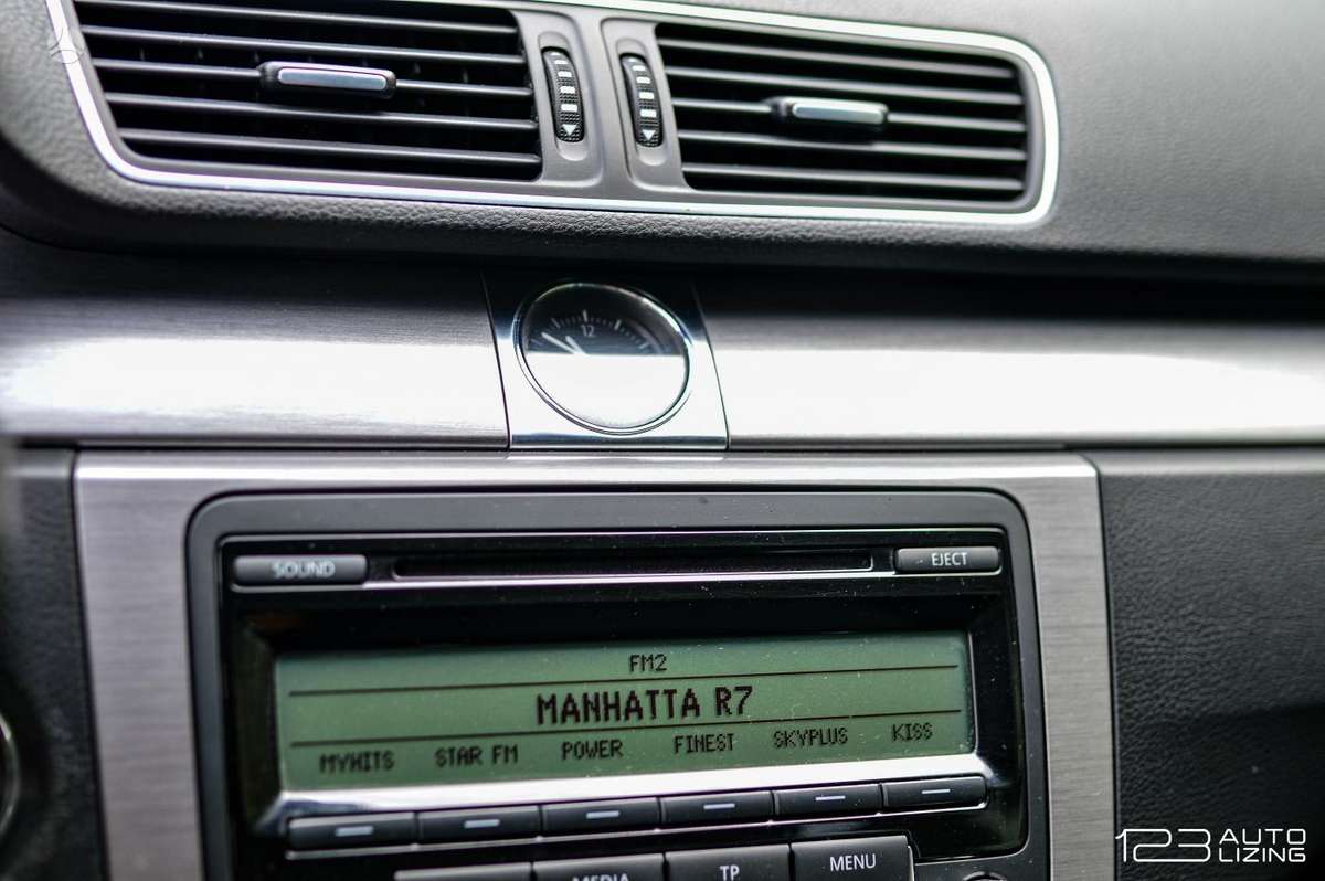 Volkswagen Passat 2011 — photo 18