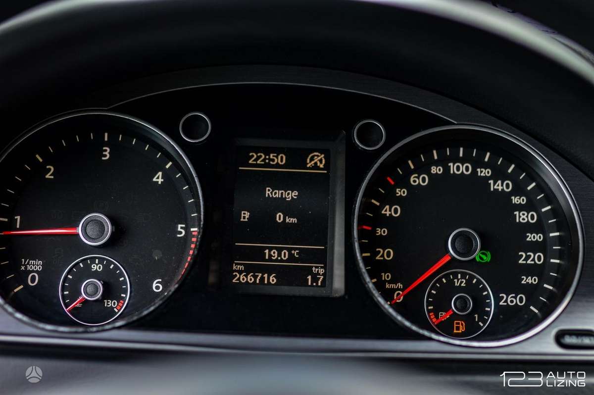 Volkswagen Passat 2011 — photo 19