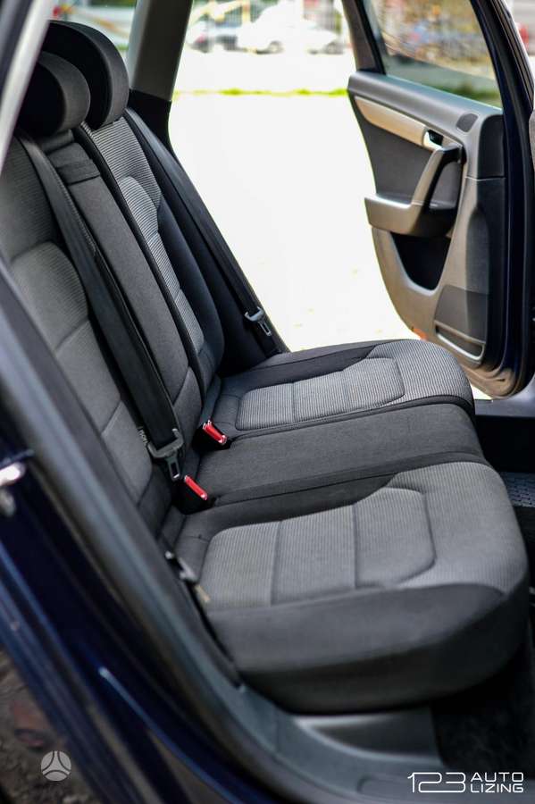 Volkswagen Passat 2011 — photo 8