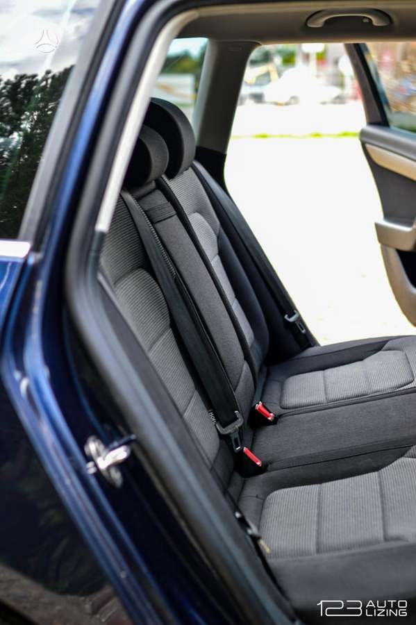 Volkswagen Passat 2011 — photo 9
