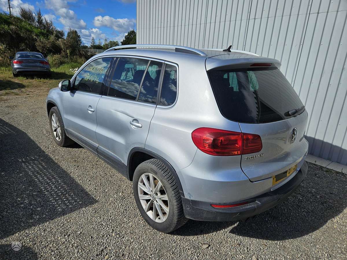 Volkswagen Tiguan 2013 — interior