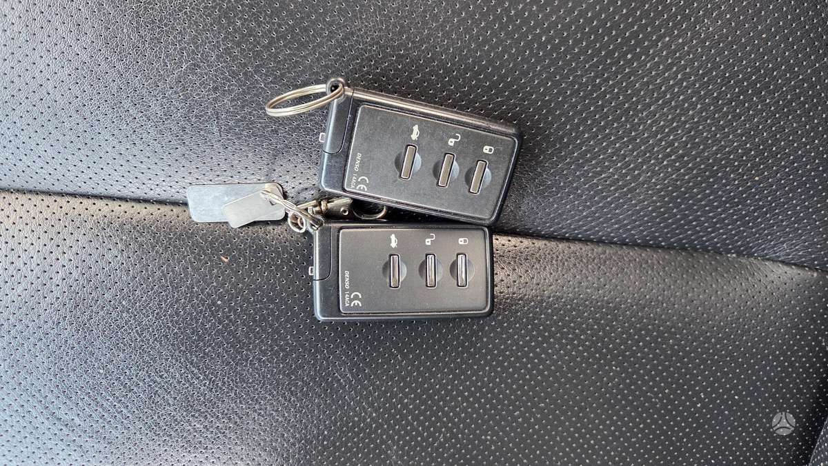 Subaru Outback 2011 — photo 10