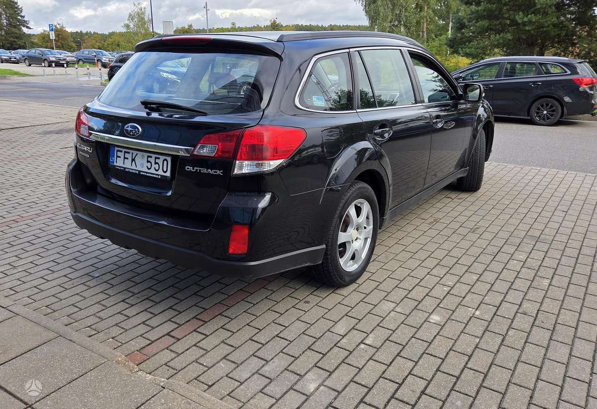 Subaru Outback 2011 — interior