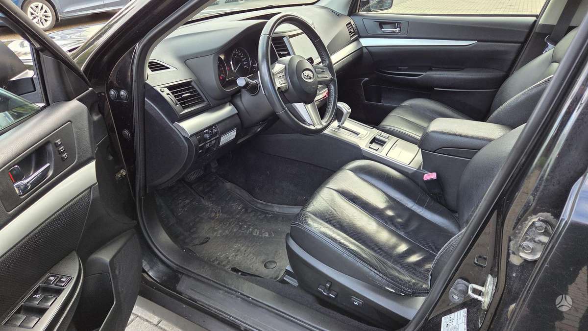 Subaru Outback 2011 — photo 7