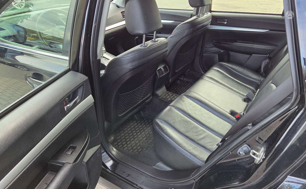 Subaru Outback 2011 — photo 8