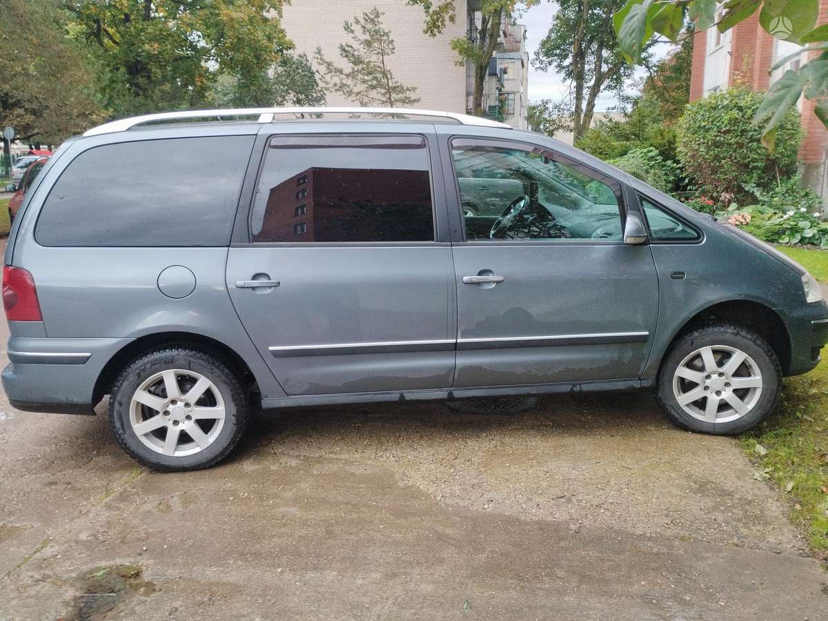 Volkswagen Sharan 2009 — engine 2000 cm³, 140 HP (103kW)