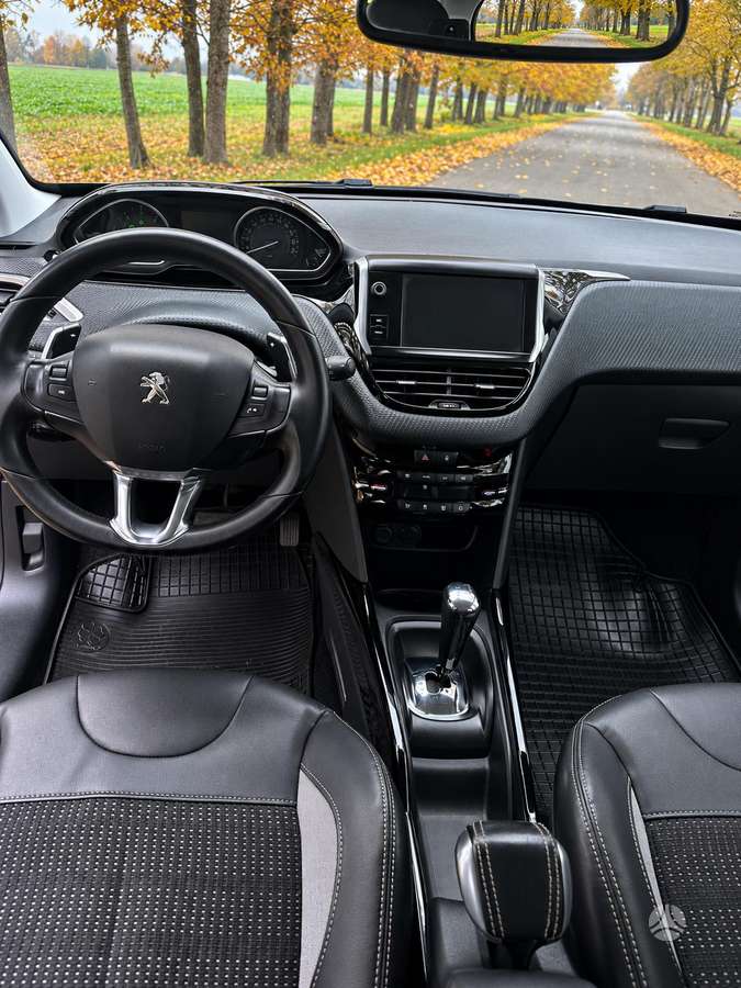 Peugeot 2008 2015 — photo 11