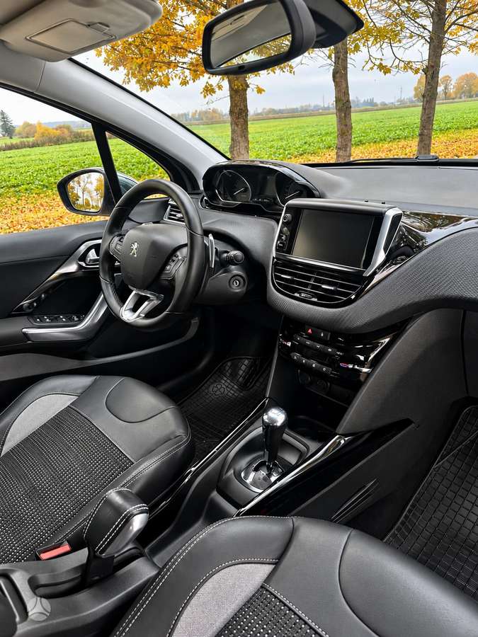 Peugeot 2008 2015 — photo 13