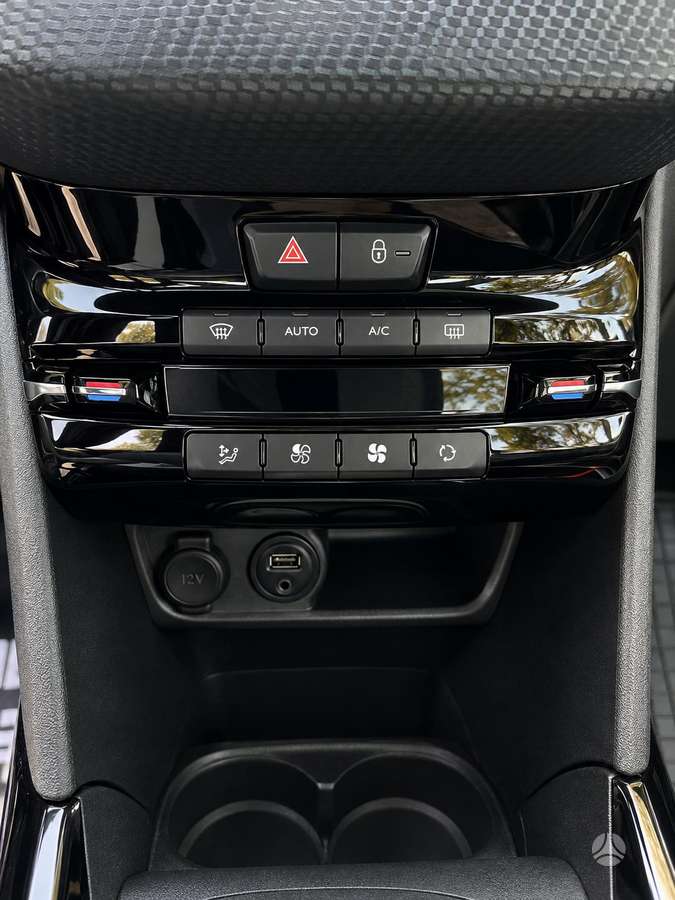 Peugeot 2008 2015 — photo 20