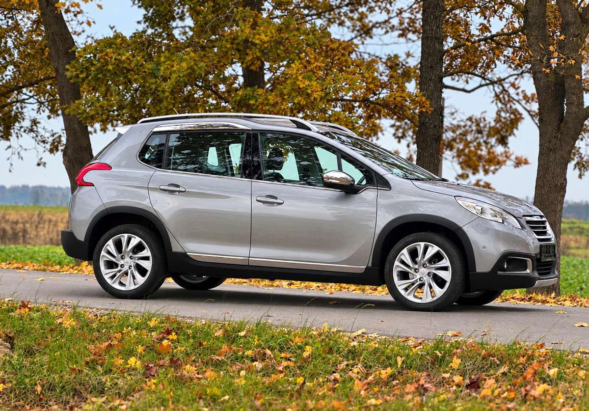 Peugeot 2008 2015 — interior