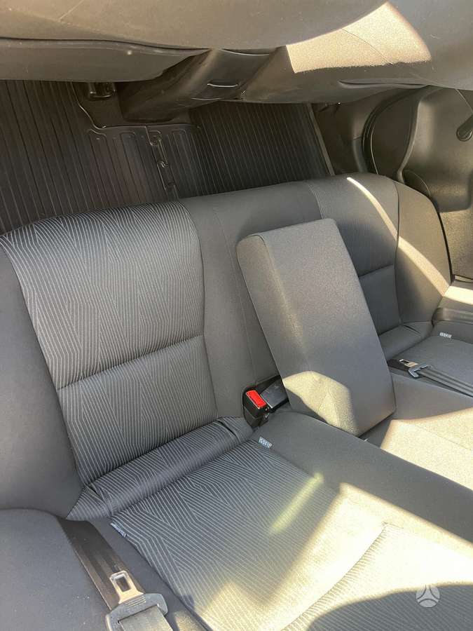 Toyota Avensis 2010 — photo 11