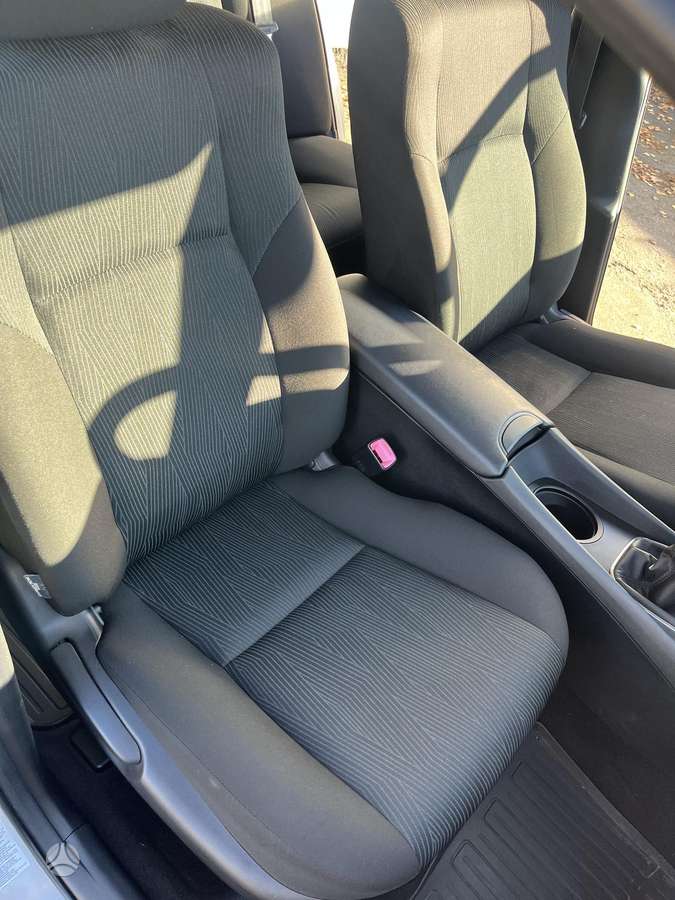 Toyota Avensis 2010 — photo 14