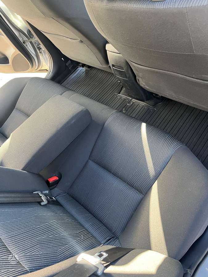 Toyota Avensis 2010 — photo 16