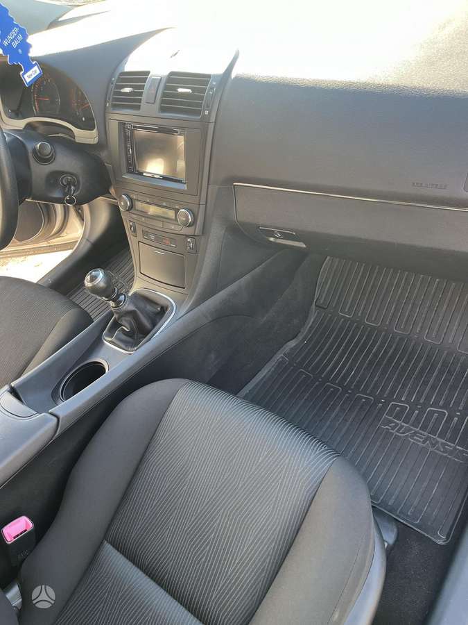 Toyota Avensis 2010 — photo 17