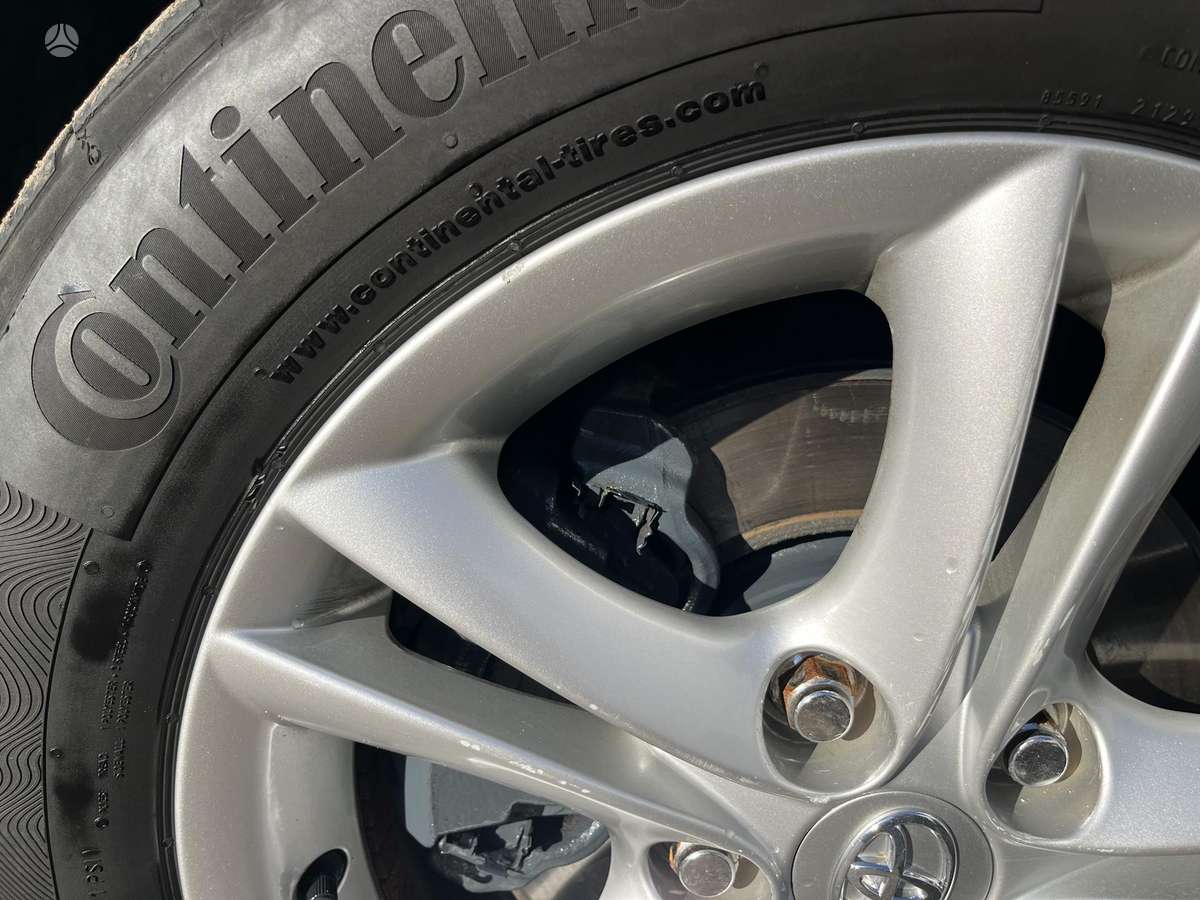 Toyota Avensis 2010 — photo 20