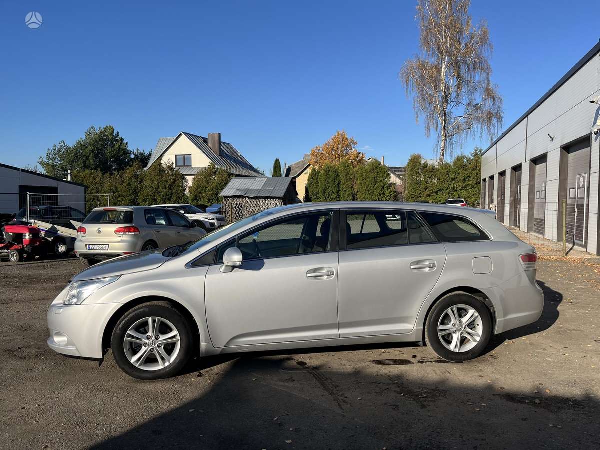 Toyota Avensis 2010 — photo 5