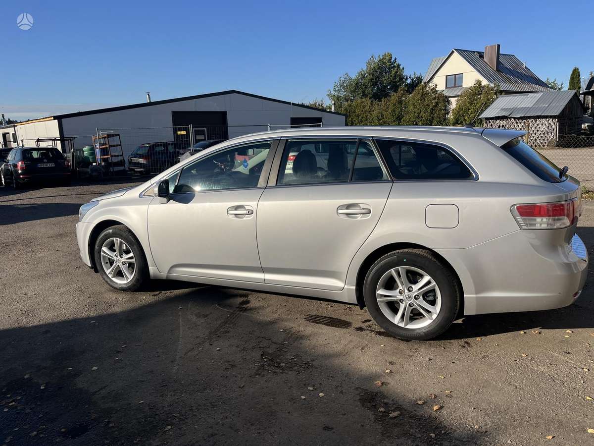Toyota Avensis 2010 — photo 6