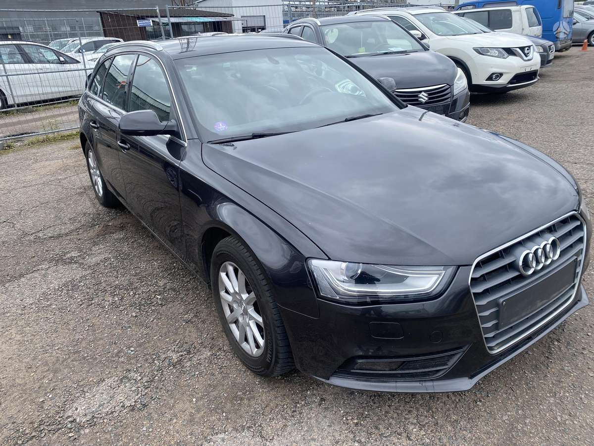 Audi A4 2015 — вигляд ззаду