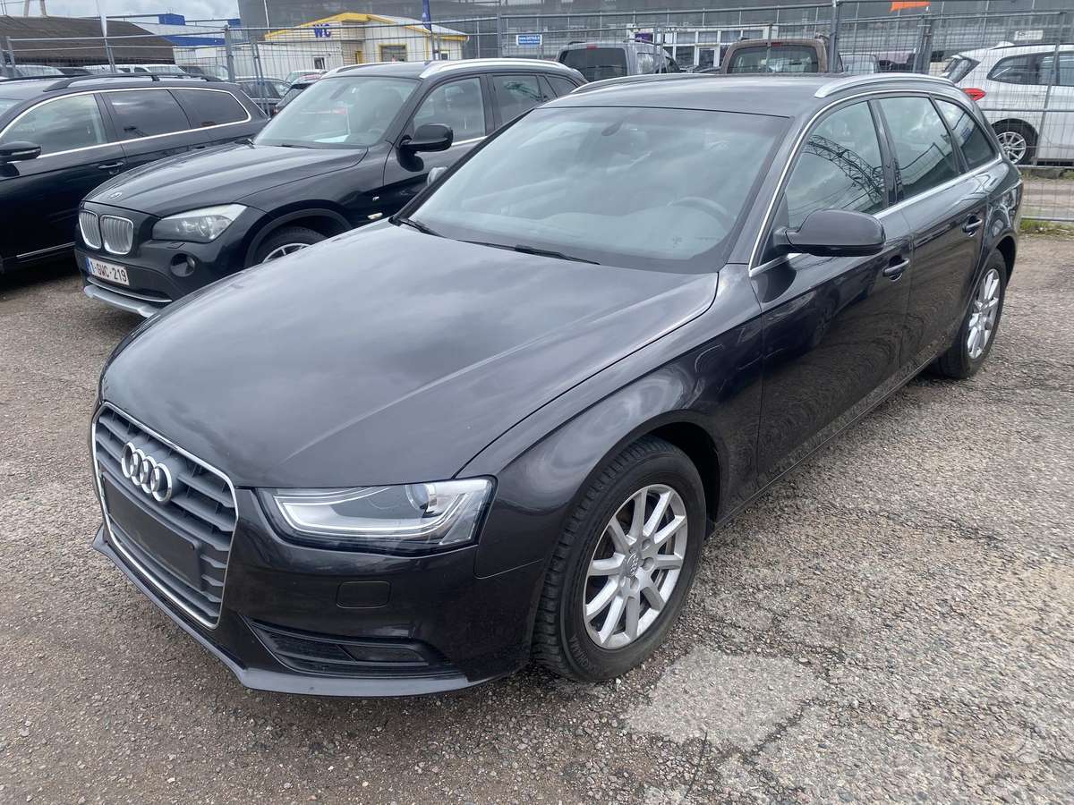 Audi A4 2015 — салон