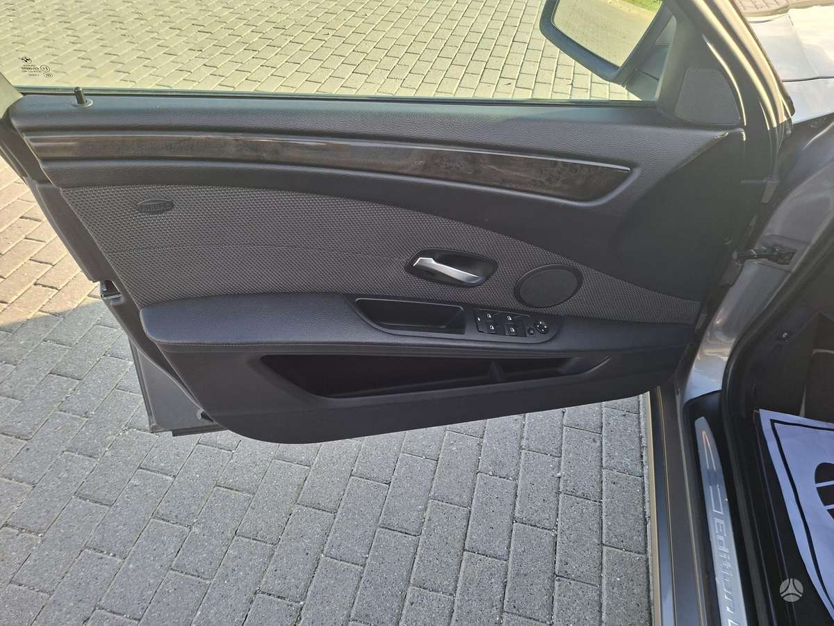 BMW 520 2009 — photo 12