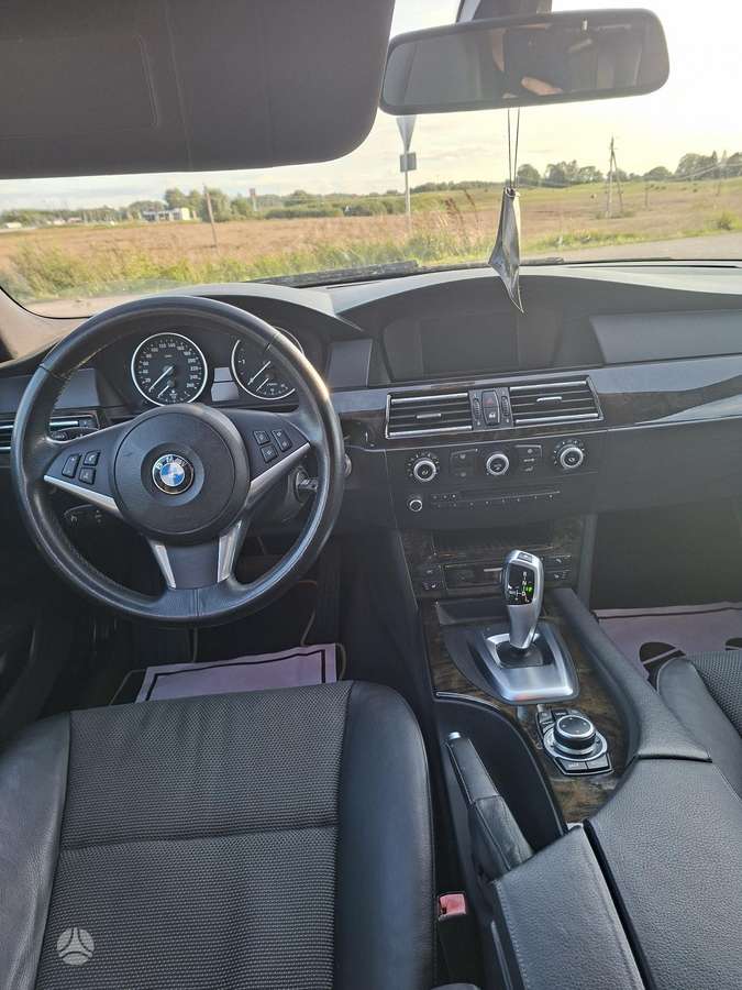 BMW 520 2009 — photo 14