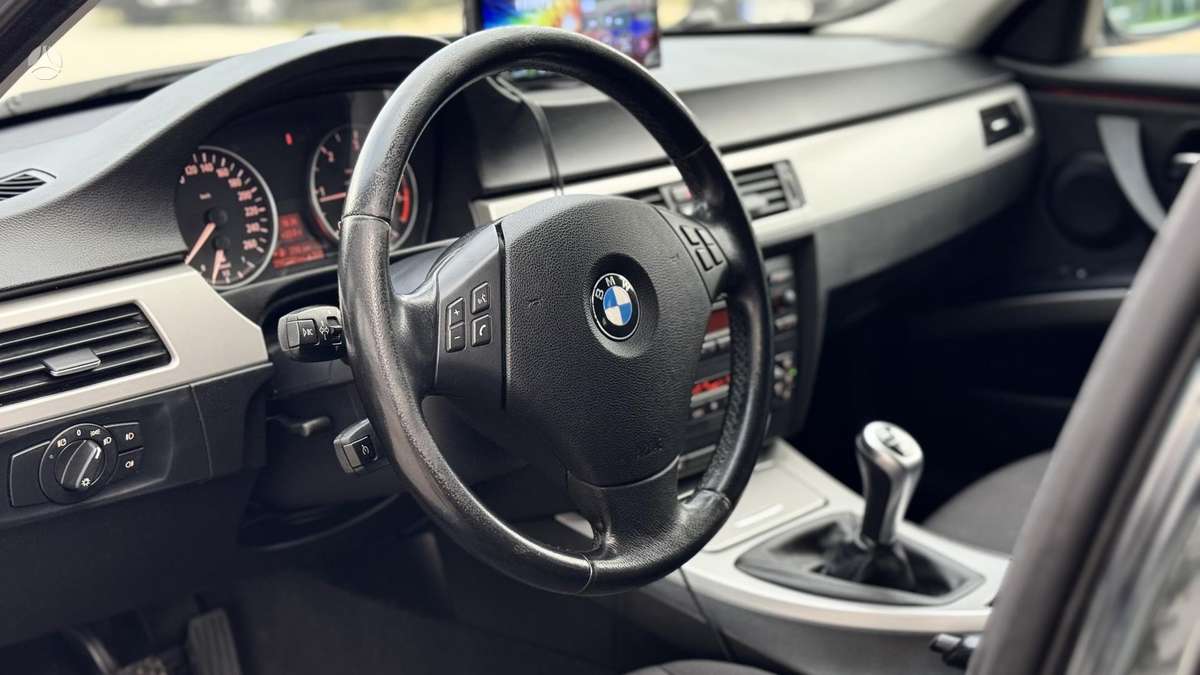 BMW 320 2006 — photo 13