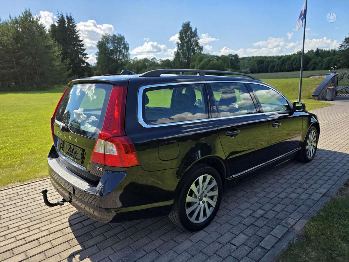 Volvo V70 2012 — photo 10