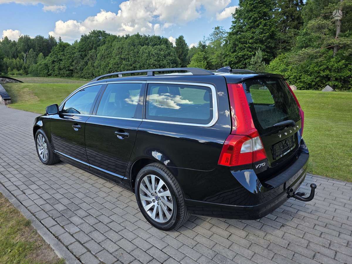 Volvo V70 2012 — photo 11